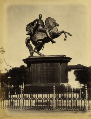 Estatua Simón Bolívar en la Plaza Bolívar de Caracas