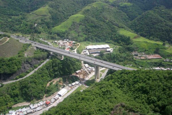 Autopista a Oriente. Viaducto