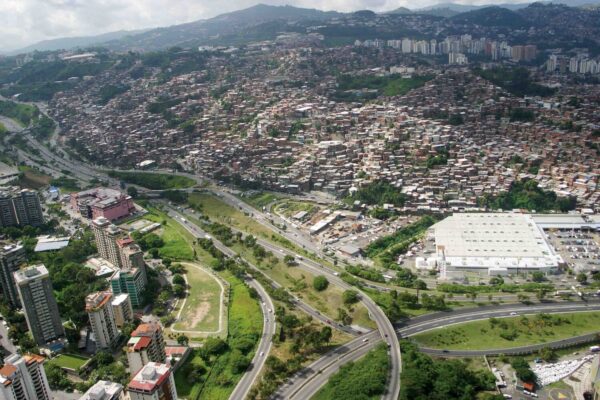 Petare. Distribuidor Universidad Metropolitana. Terrazas del Avila