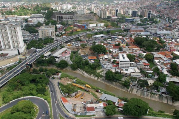 Petare, Autopista Francisco Fajardo