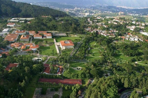 Valle de Sartenejas, Universidad Simón Bolívar