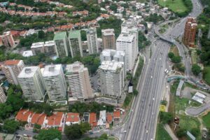 Autopista Prados del Este, Urbanización Santa Fé