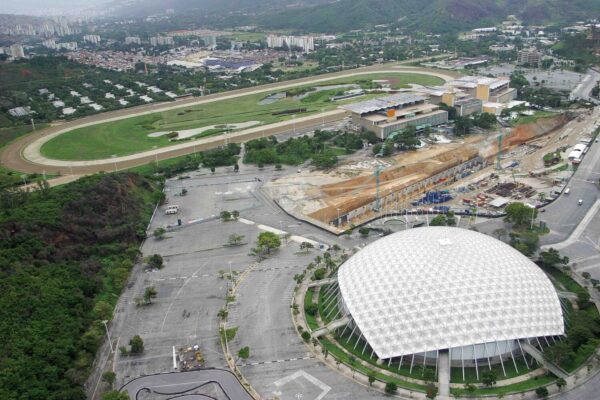 Hipódromo La Rinconada, Poliedro de Caracas