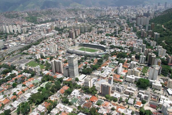 Estadio Brígido Iriarte, Urbanizaciones La Paz, Loira y Las Fuentes