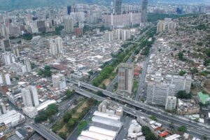 Autopista Francisco Fajardo, Urbanizaciones El Conde y San Agustín del Norte