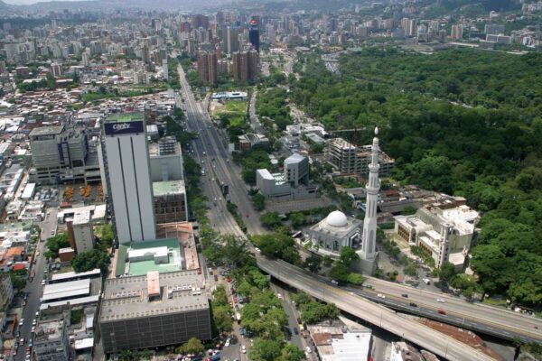 Avenida Libertador, Mezquita e Iglesia Maronita