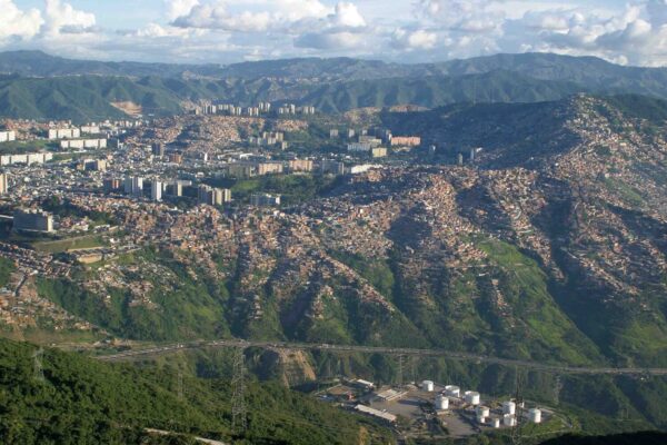 Autopista Caracas-La Guaira, Catia