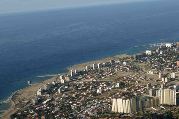 Avenida Costanera, Urbanización Los Corales