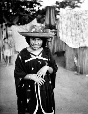 Con maquillaje "Parisa"