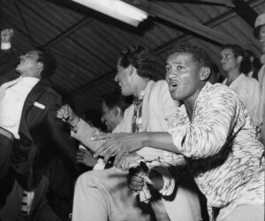 Espectadores de la lucha libre en Venezuela