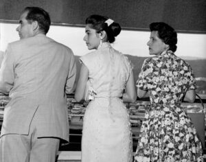 Dr. Pinto Salvatierra, Sra. Gaby de Pinto e hija Lily en el Hipódromo de El Paraíso