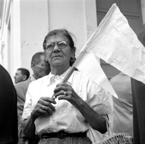 Sin título [retrato de una mujer durante una manifestación en enero de 1958]