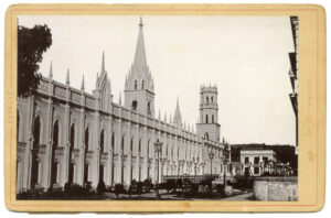 La Universidad [Fachada de la Universidad Central de Venezuela]