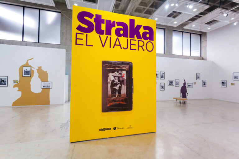 "Straka, el viajero". Sala Mendoza, Caracas, Venezuela: Registro de sala © Ricardo Gómez Pérez / Archivo Fotografía Urbana