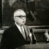 Rómulo Betancourt en discurso desde el Palacio de Milaflores, ca. 1960 / Fotografía de Autor desconocido ©ArchivoFotografíaUrbana