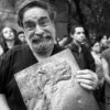 Nelson Garrido con un ejemplar del último disco grabado en estudio de la agrupación venezolana Sentimiento Muerto, cuya portada es una fotografía suya: "Rintintin después del ataque comanche". Caracas, Venezuela, 2019: © Inger Pedreáñez