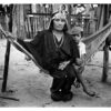 Mujer wayú con niño en chinchorro, Península de La Guajira, Estado Zulia, Venezuela, circa 1955-1961: Hellmuth Straka ©Archivo Fotografía Urbana
