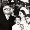 Rómulo Betancourt con su hija Virginia y sus nietos Álvaro y Sergio en desfile militar. Caracas, Venezuela, ca. 1962: Autor no identificado. Colección privada